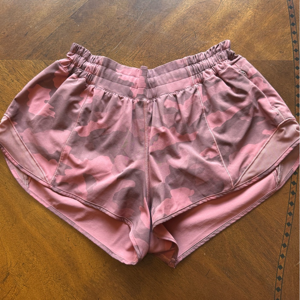 Lululemon Hotty Hot Low-Rise Lined Short 2.5”
